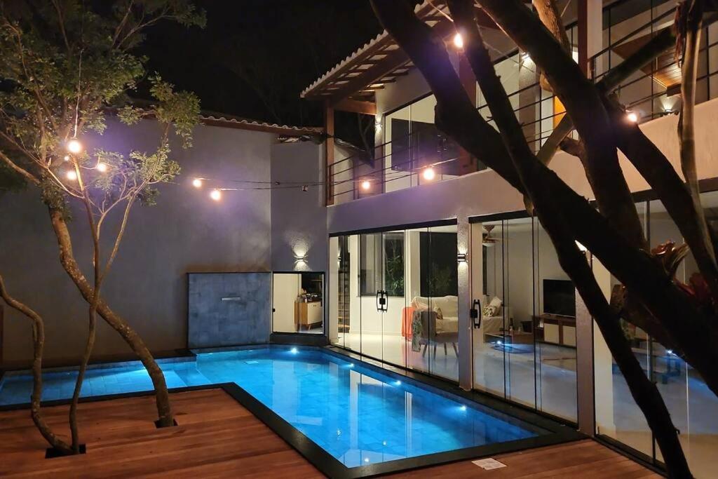 Casa vista mar com piscina e perto das praias e centro