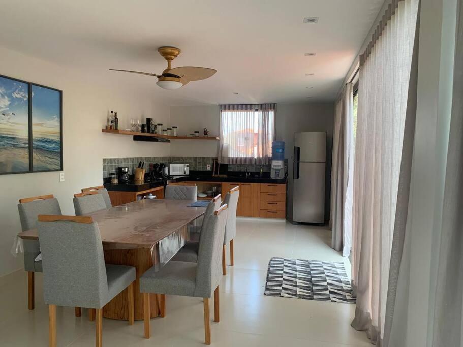 Casa vista mar com piscina e perto das praias e centro