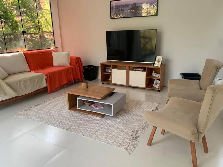 Casa vista mar com piscina e perto das praias e centro