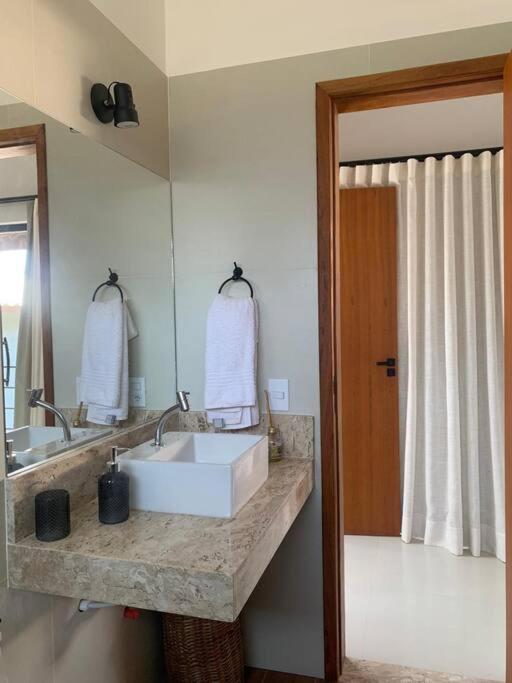 Casa vista mar com piscina e perto das praias e centro