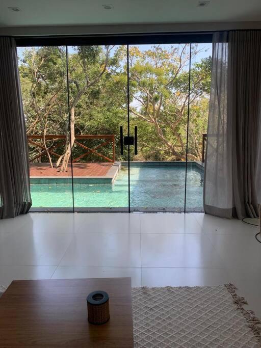 Casa vista mar com piscina e perto das praias e centro