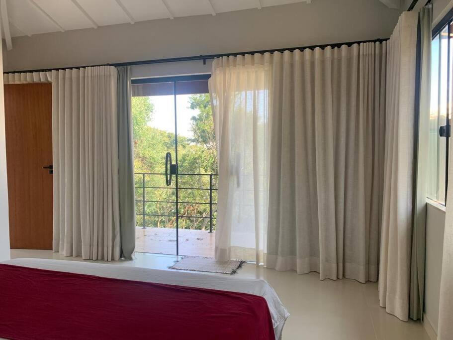 Casa vista mar com piscina e perto das praias e centro