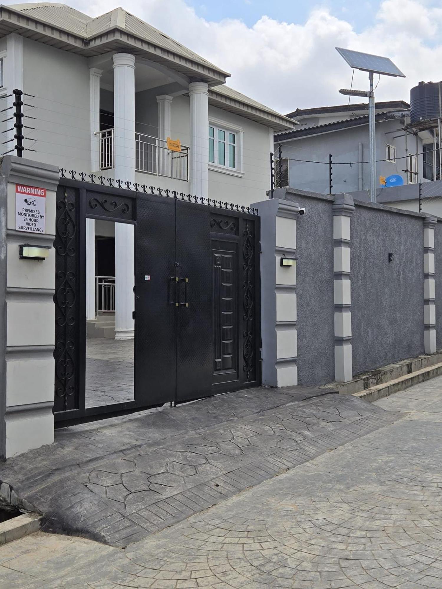Advena Apartments