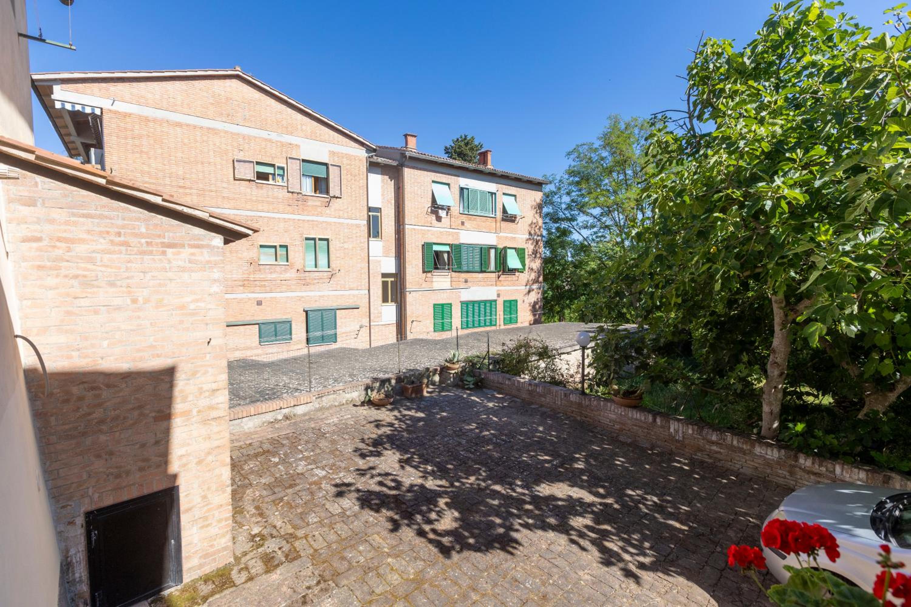 Sant'Eugenia91 - Fuori le mura con parcheggio - NaonBnB view 2