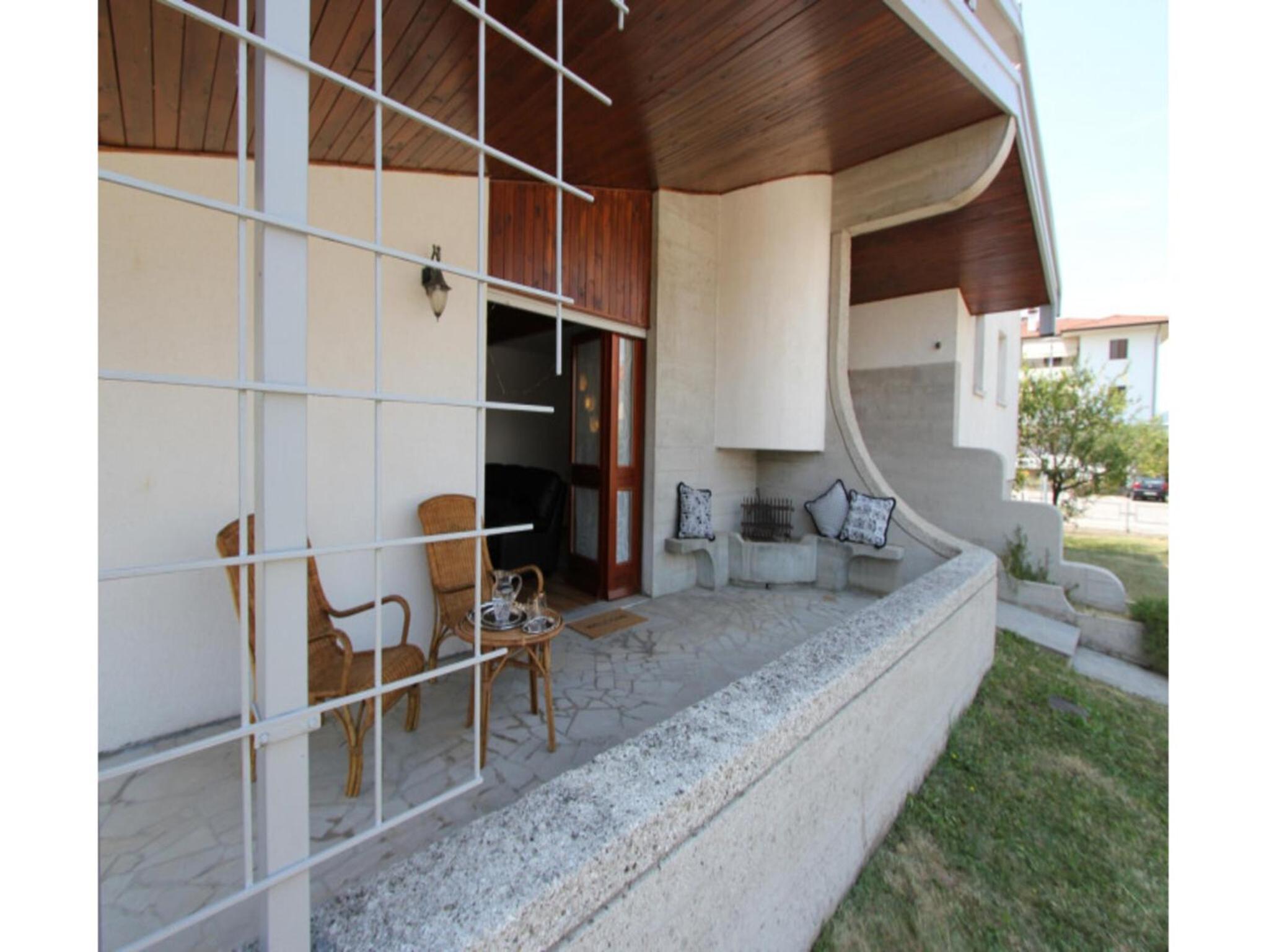 Villa with garden and cosy attic view 2