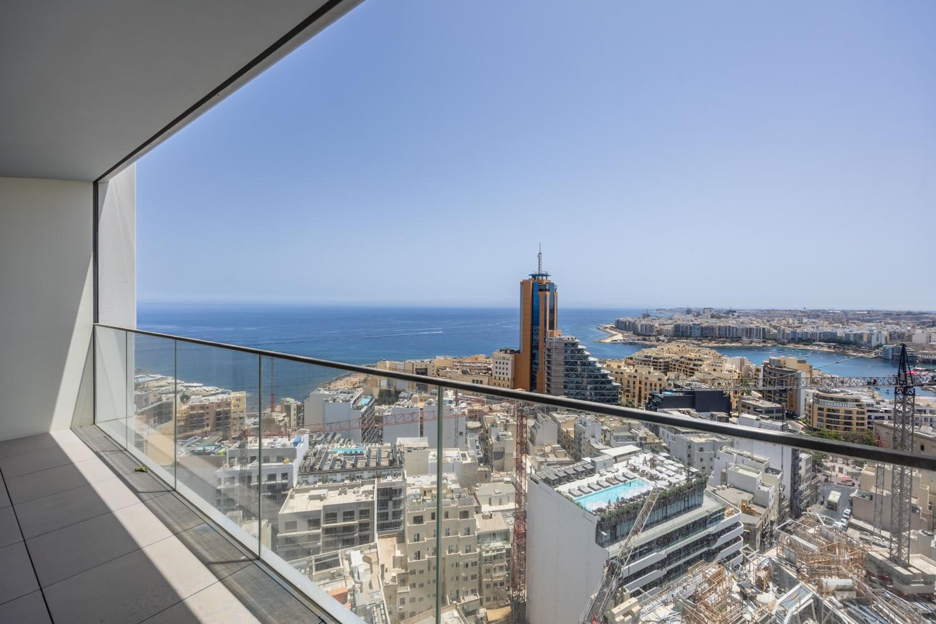 Vista Suites in Apartment in Mercury Towers photo 2