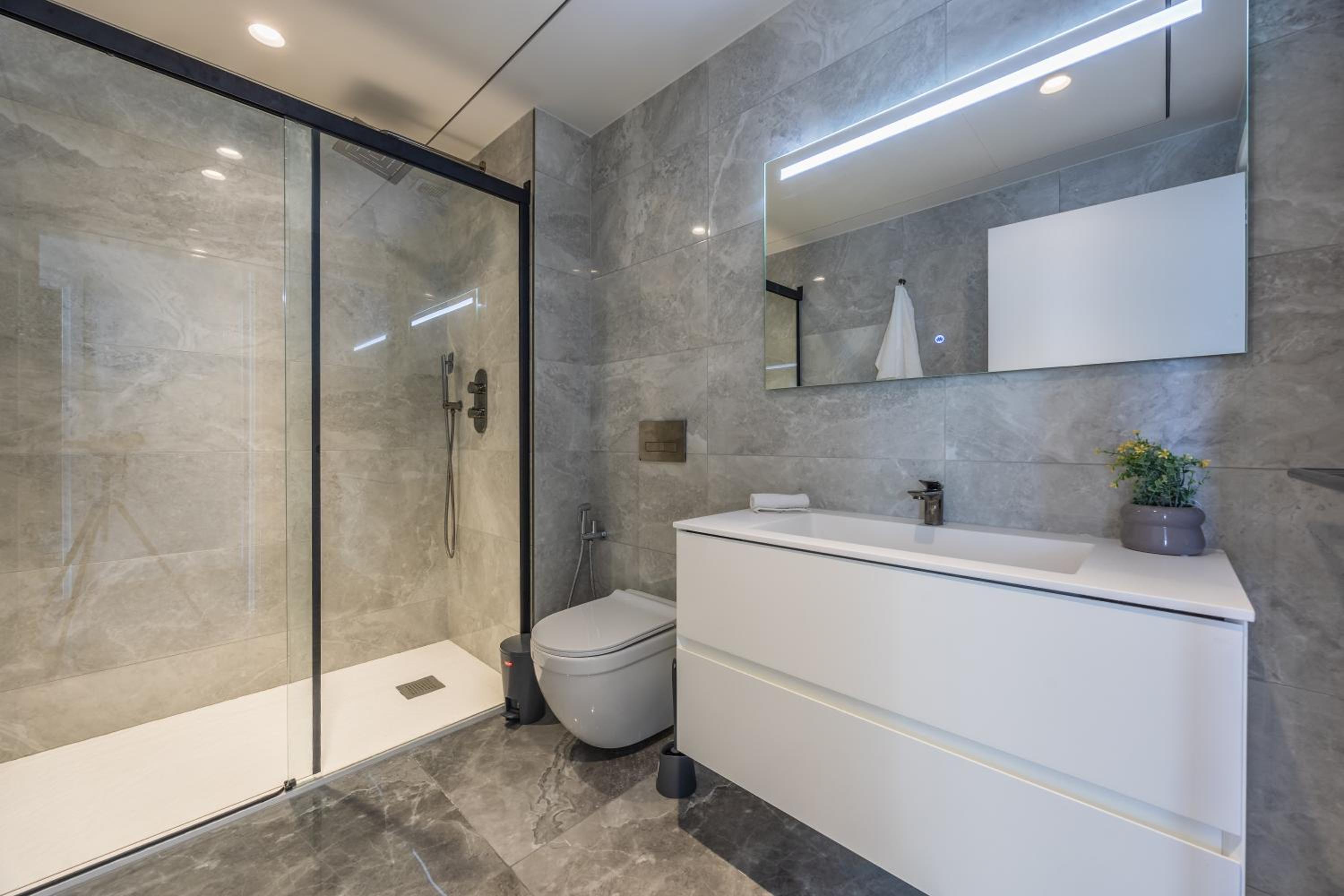 Vista Suites in Apartment in Mercury Towers photo 2