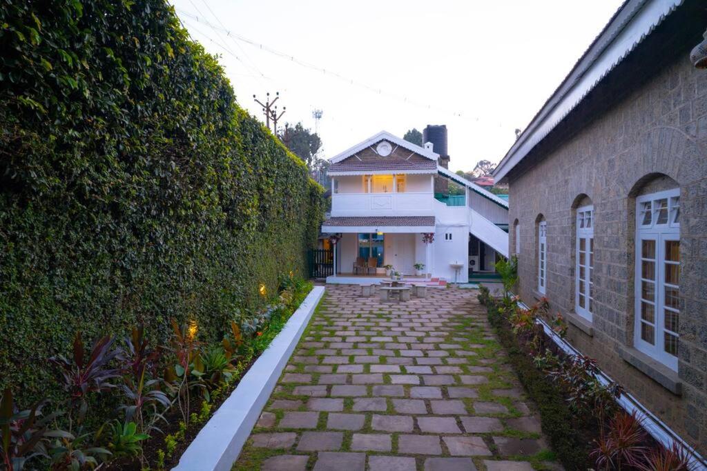 Savithri Gemini Ganesh Bungalow By XploreIndo view 3