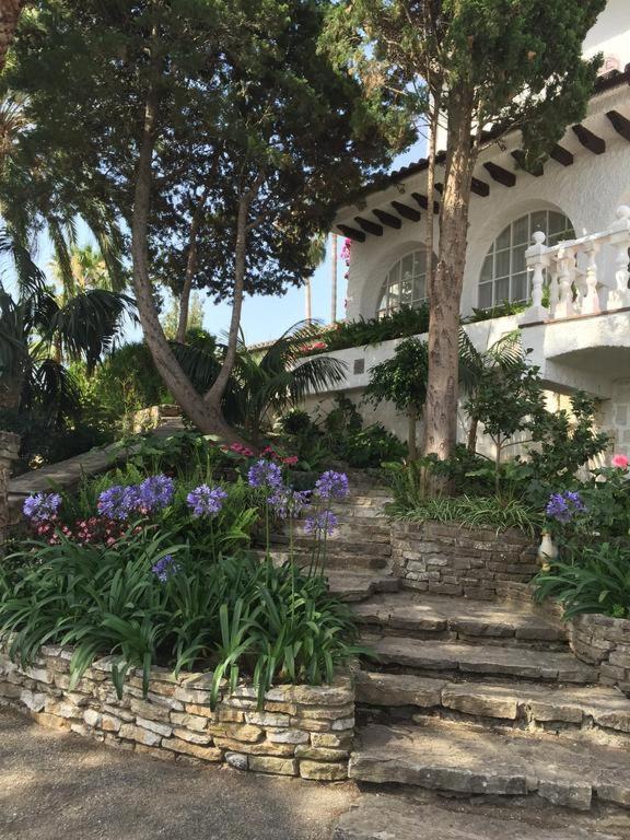 Royal Worthy Luxury Estate The Crown Filming Set