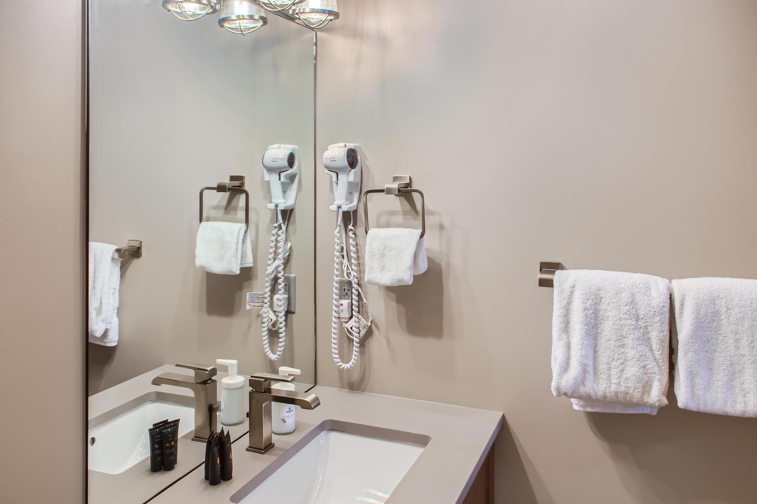 Stonegate Resort Unit B103