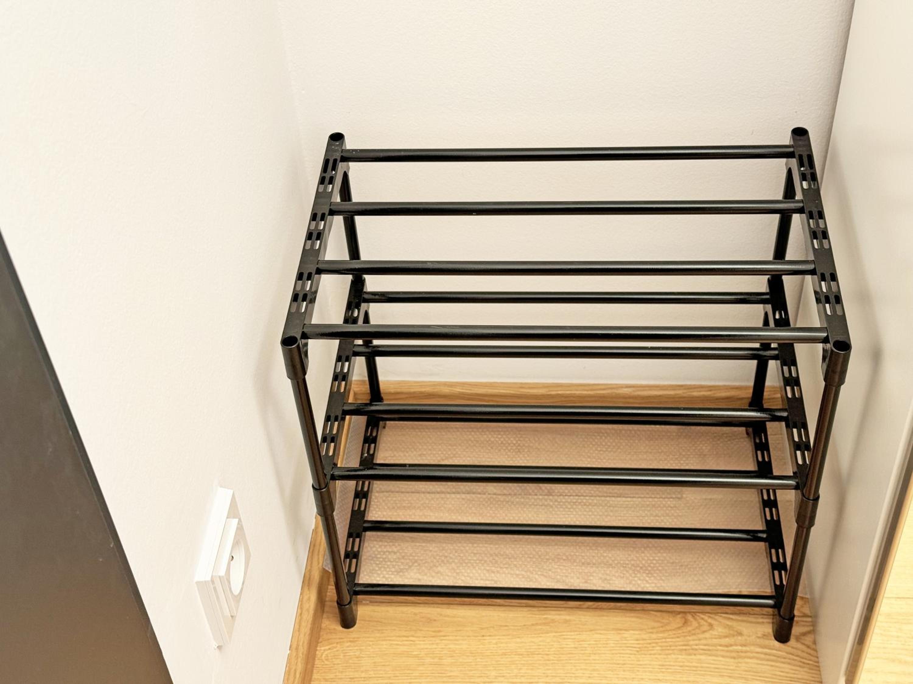 New studio, King bed, Free parking, Terrace