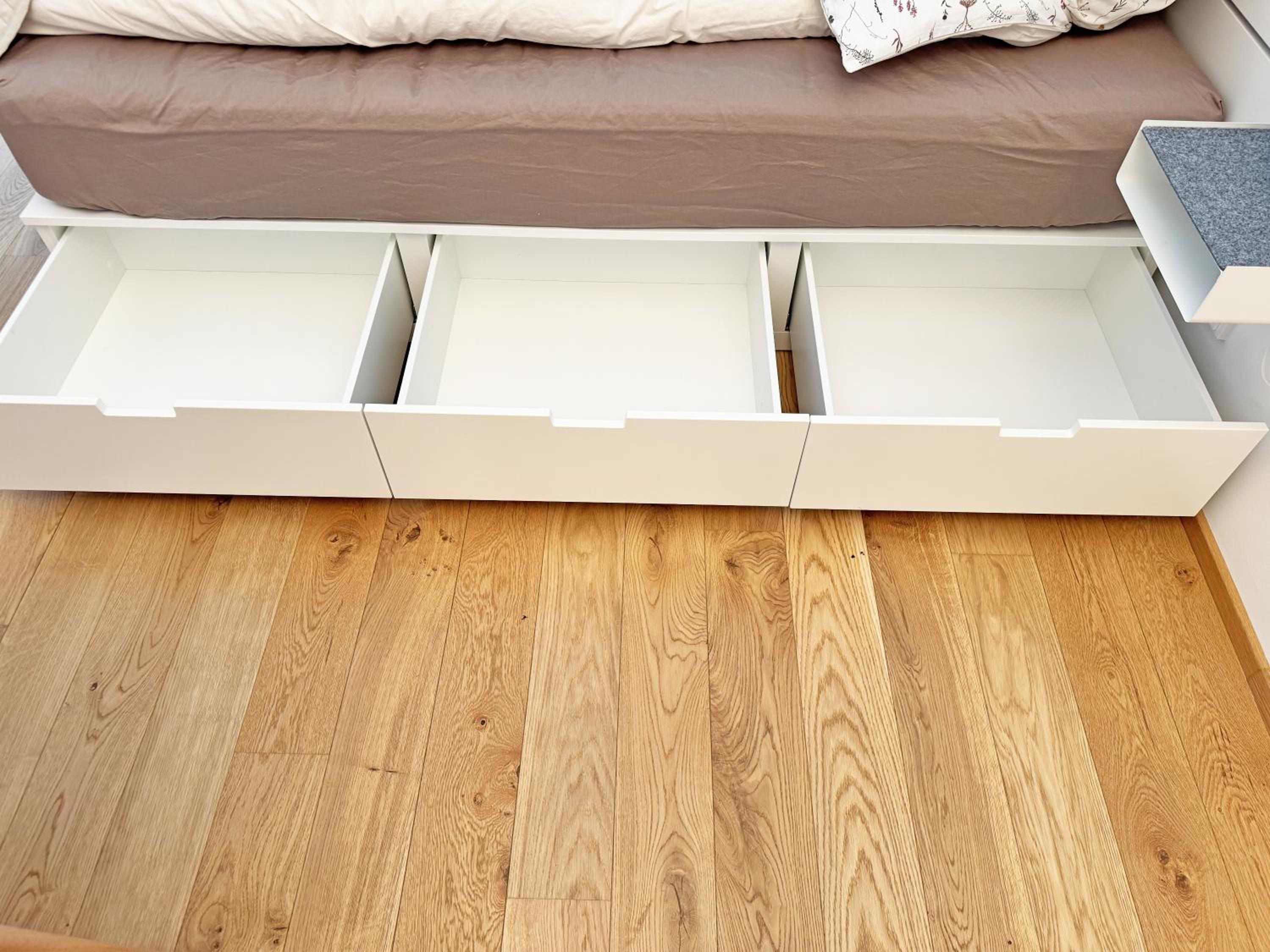 New studio, King bed, Free parking, Terrace
