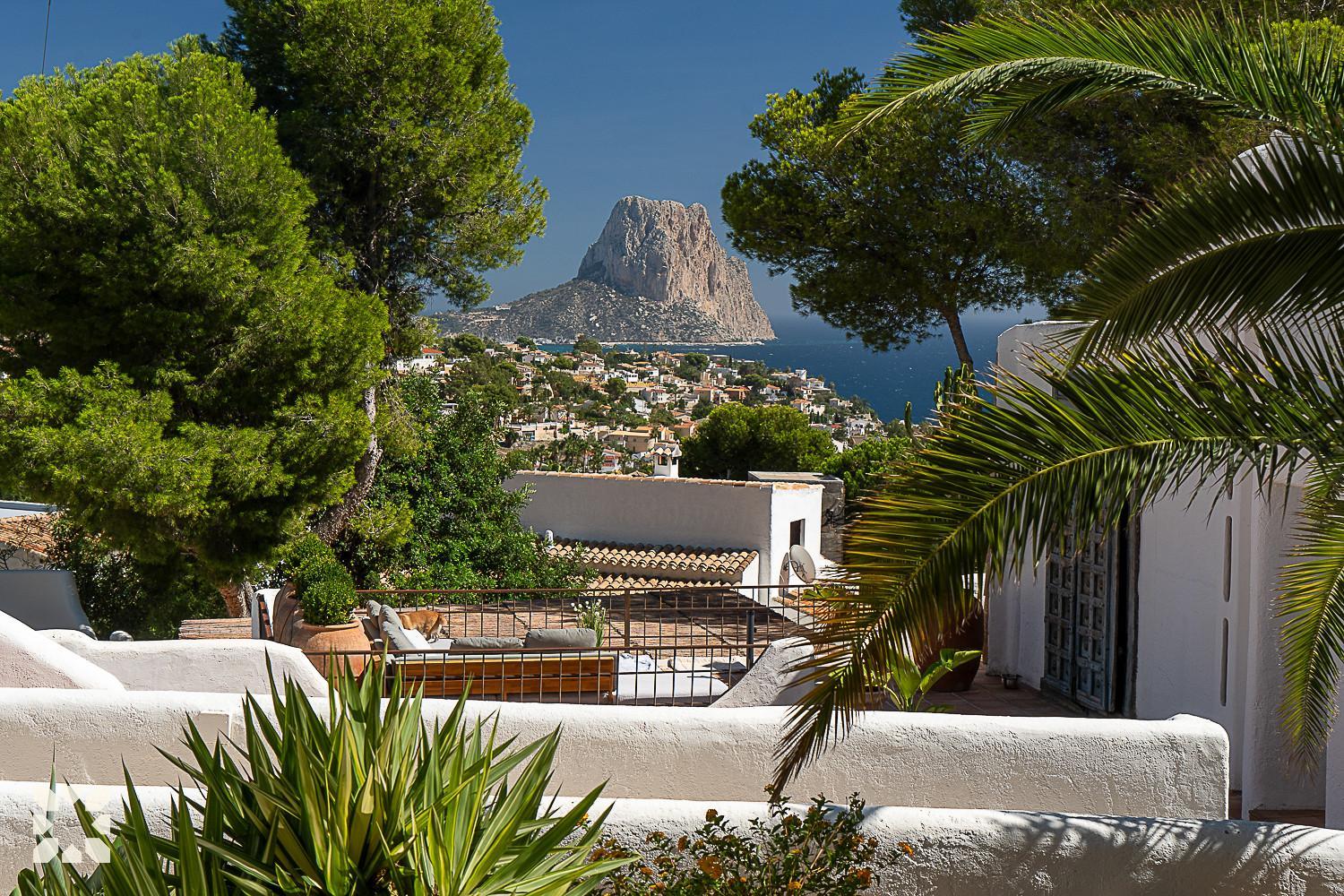 Villa Piedra De La Luna by Abahana Villas view 5