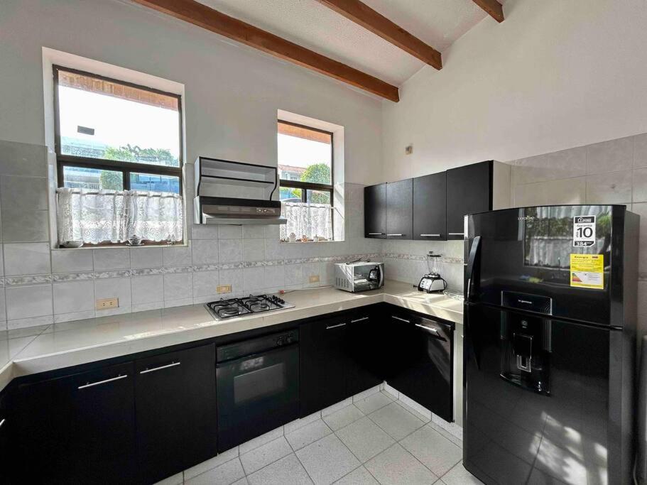 Hermosa casa en condominio Melgar!