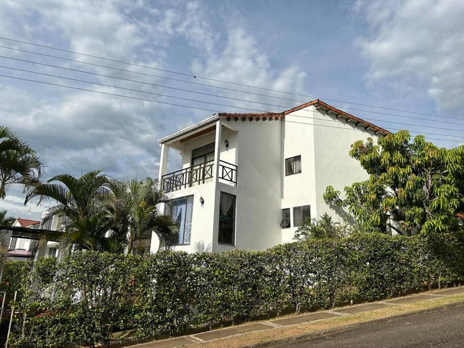 Hermosa casa en condominio Melgar!