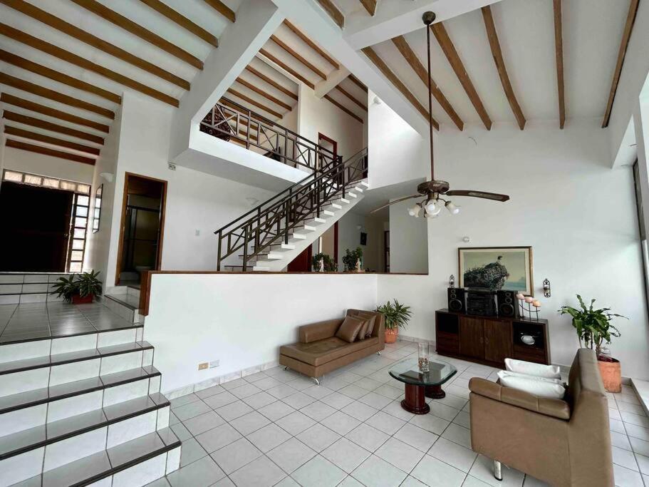 Hermosa casa en condominio Melgar!