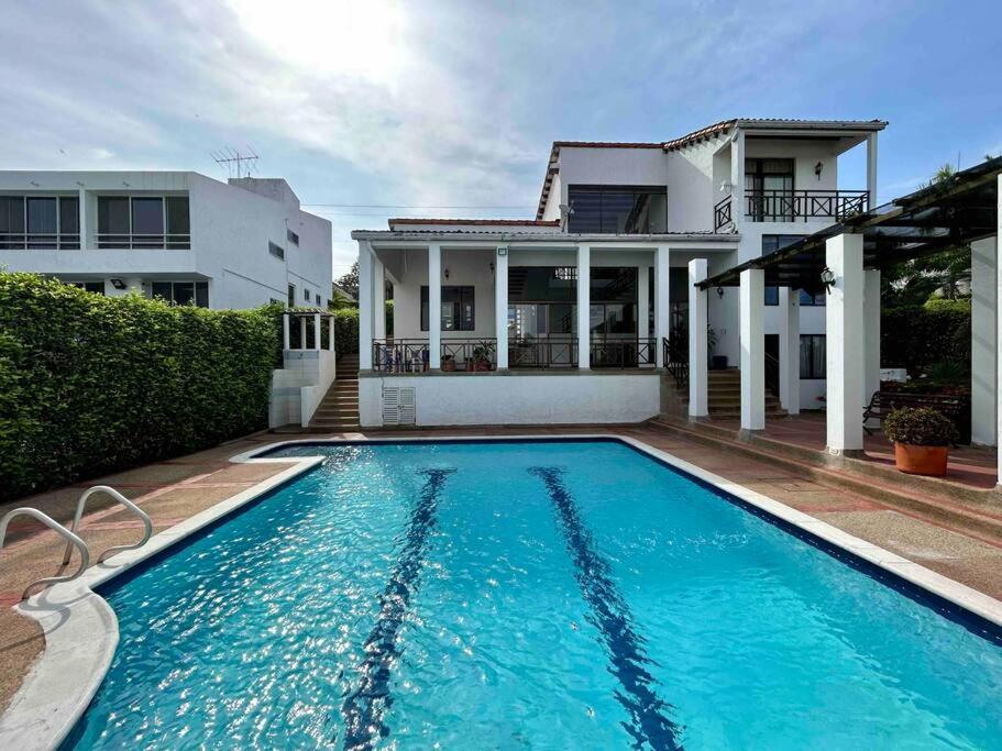 Hermosa casa en condominio Melgar!