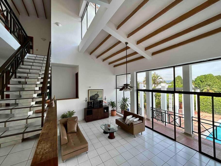 Hermosa casa en condominio Melgar!