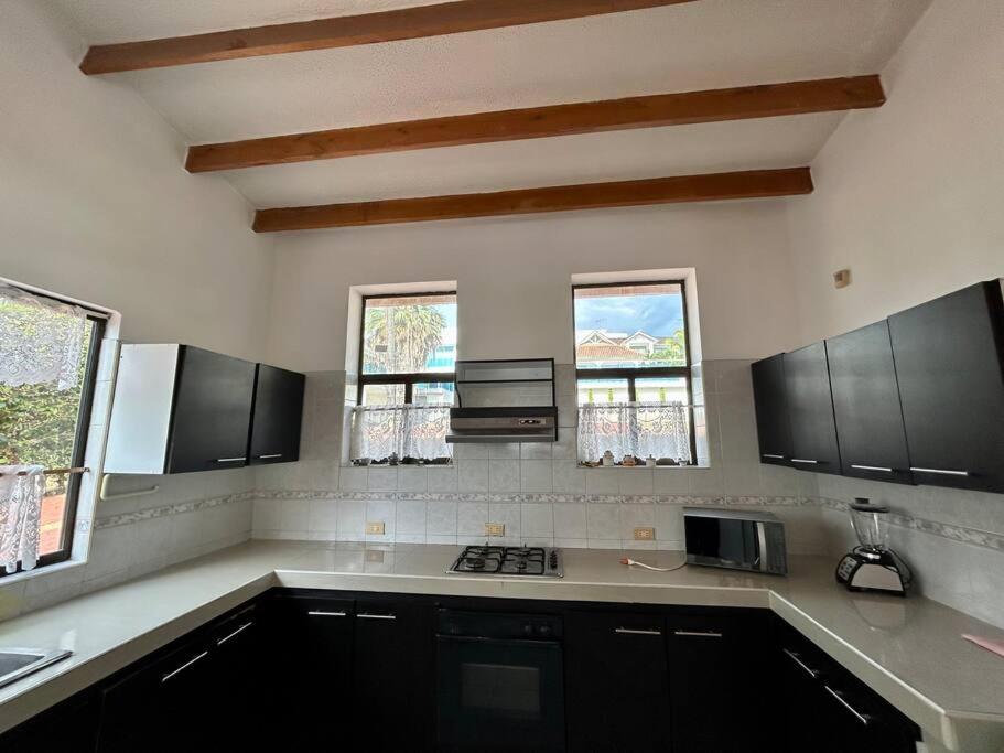 Hermosa casa en condominio Melgar!