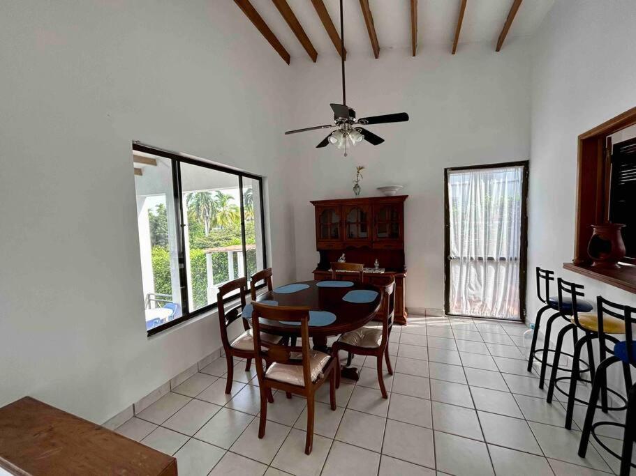 Hermosa casa en condominio Melgar!