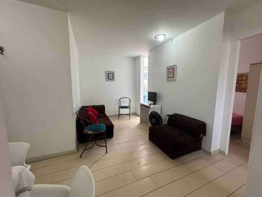 Apartamento Básico Wi-Fi próx Porto da Barra