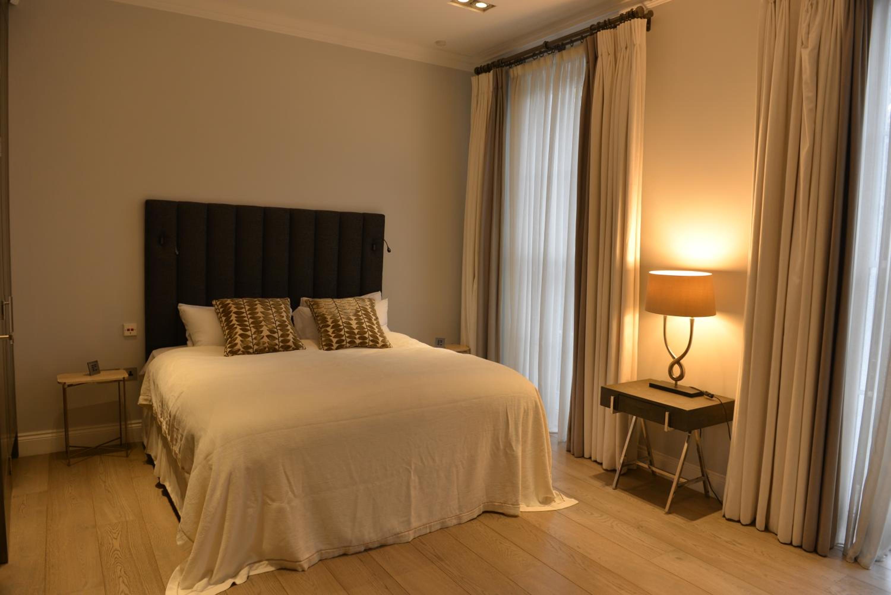Luxury 4 Bedrooms 5 Baths 2 Receptions Family House with Garden Chelsea