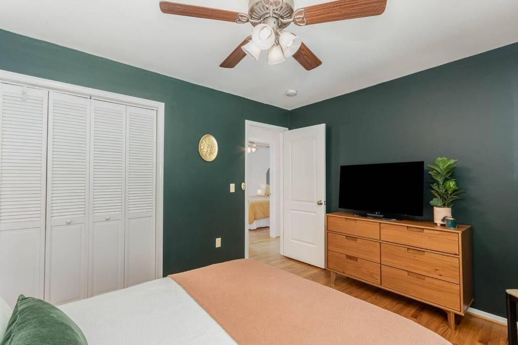 3 Bed Stylish, Bright, Peaceful South Durham Home view 2