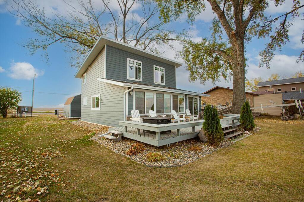 Watertown Vacations - Cute cabin on Lake Kampeska ideal for long stays! - Property Image 1