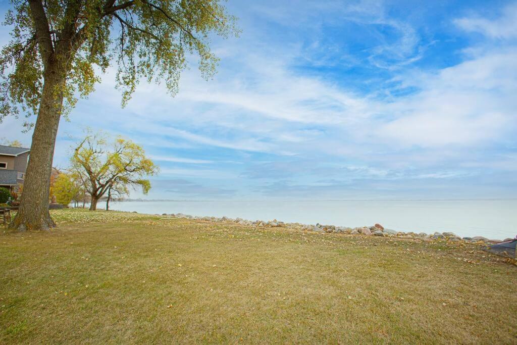 Watertown Vacations - Cute cabin on Lake Kampeska ideal for long stays! - Property Image 10