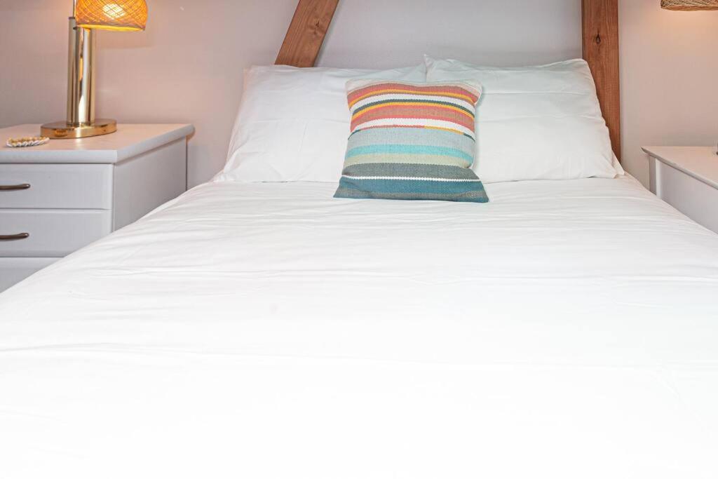 Watertown Vacations - Cute cabin on Lake Kampeska ideal for long stays! - Property Image 11