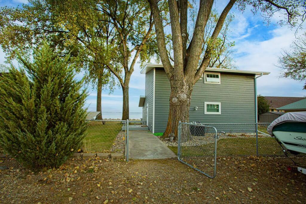 Watertown Vacations - Cute cabin on Lake Kampeska ideal for long stays! - Property Image 3