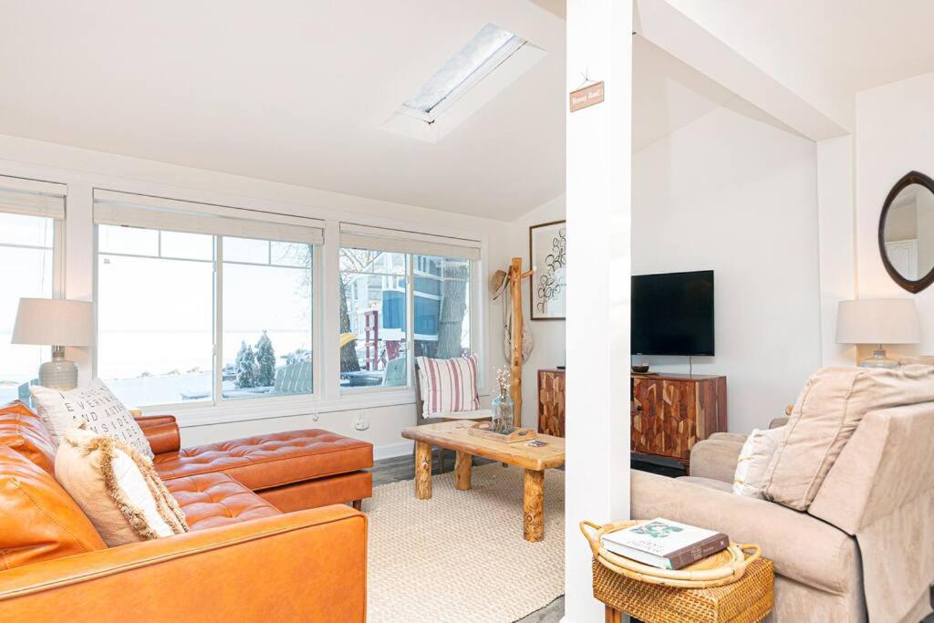 Cute cabin on Lake Kampeska ideal for long stays! view 5