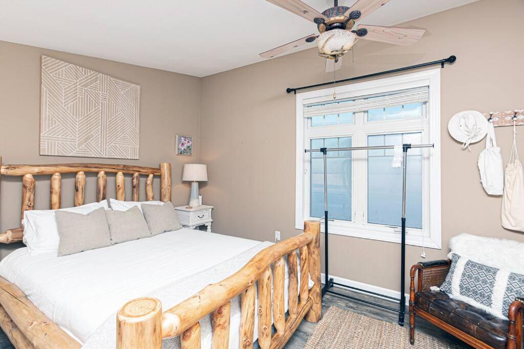 Watertown Vacations - Cute cabin on Lake Kampeska ideal for long stays! - Property Image 2
