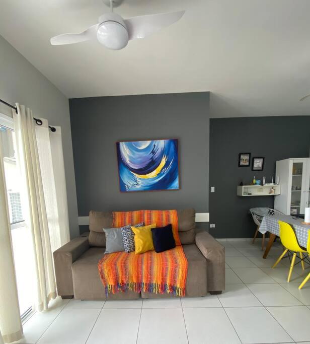 Apart Aconchegante no Itaguá, Ar nos 2 quartos