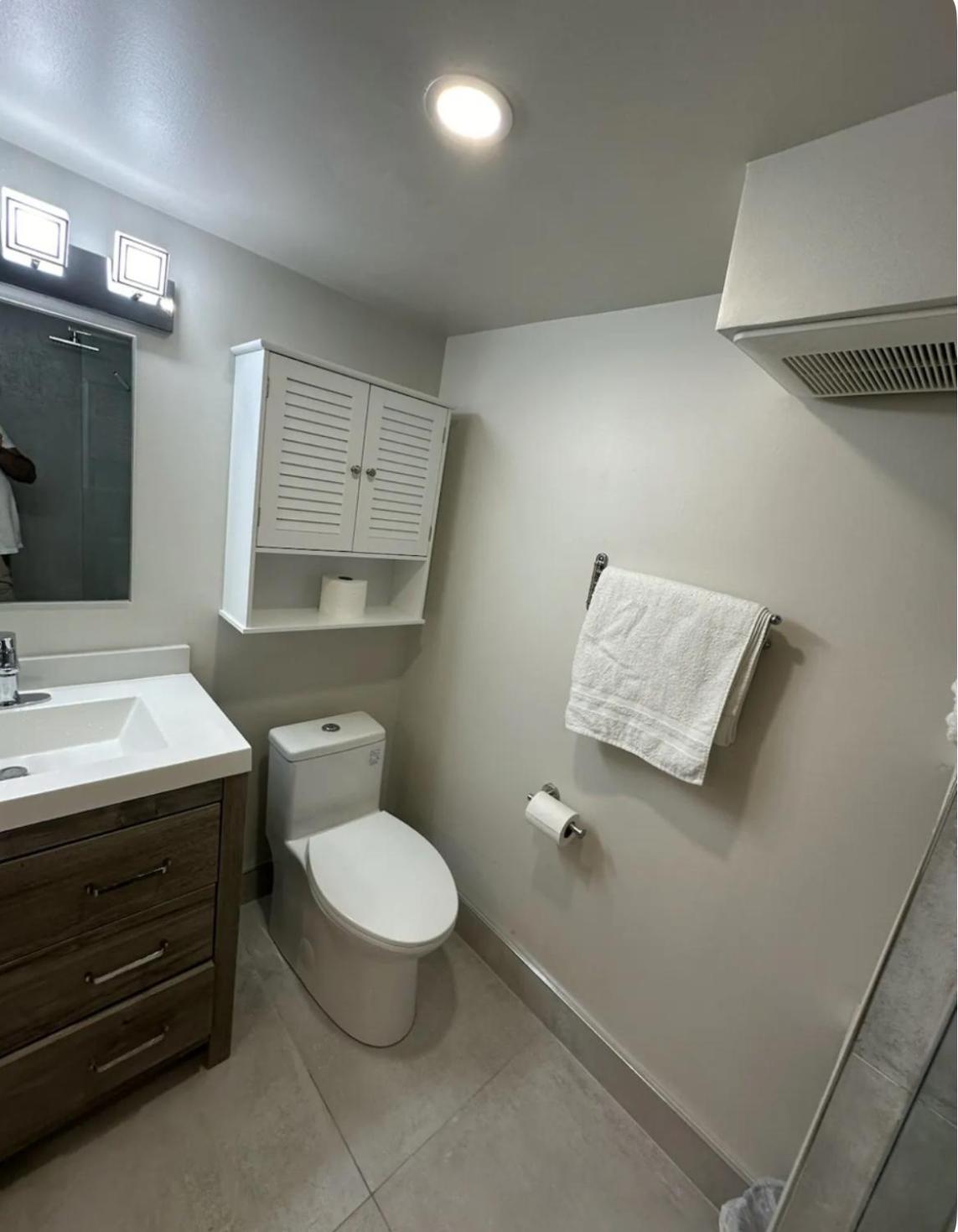 Pvt Studio Near Waterloo Airport & Minutes to Downtown Basement unit