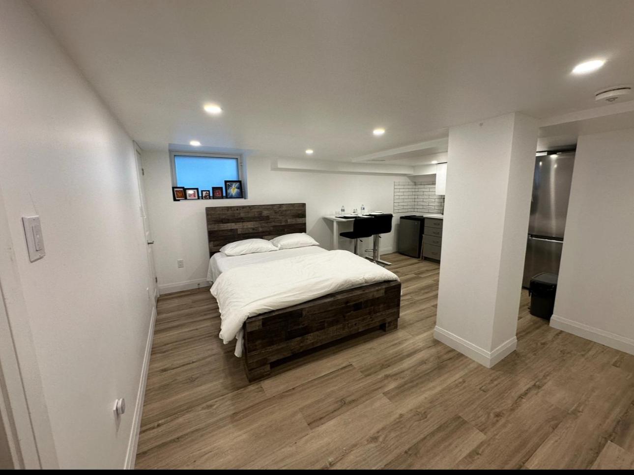 Pvt Studio Near Waterloo Airport & Minutes to Downtown Basement unit
