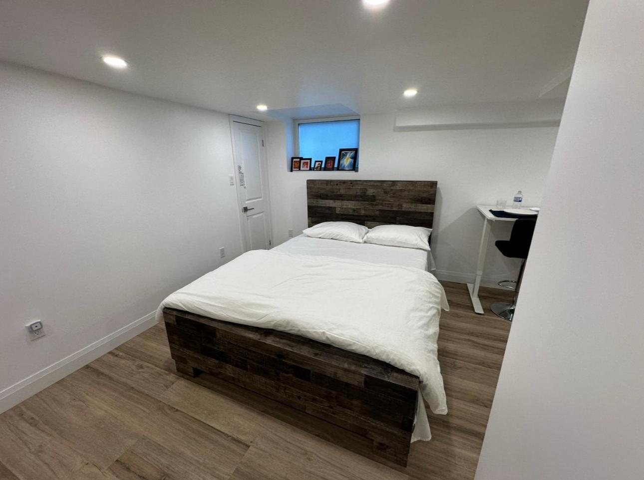 Pvt Studio Near Waterloo Airport & Minutes to Downtown Basement unit
