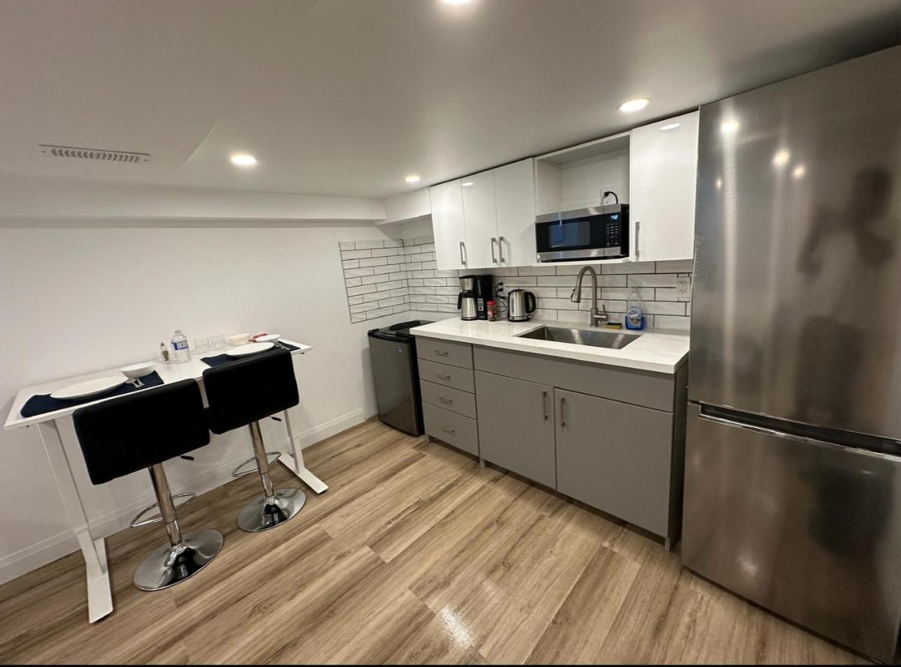 Pvt Studio Near Waterloo Airport & Minutes to Downtown Basement unit