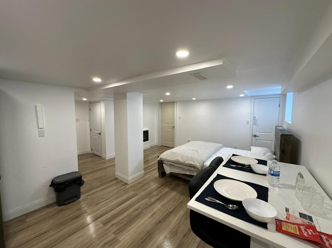 Pvt Studio Near Waterloo Airport & Minutes to Downtown Basement unit