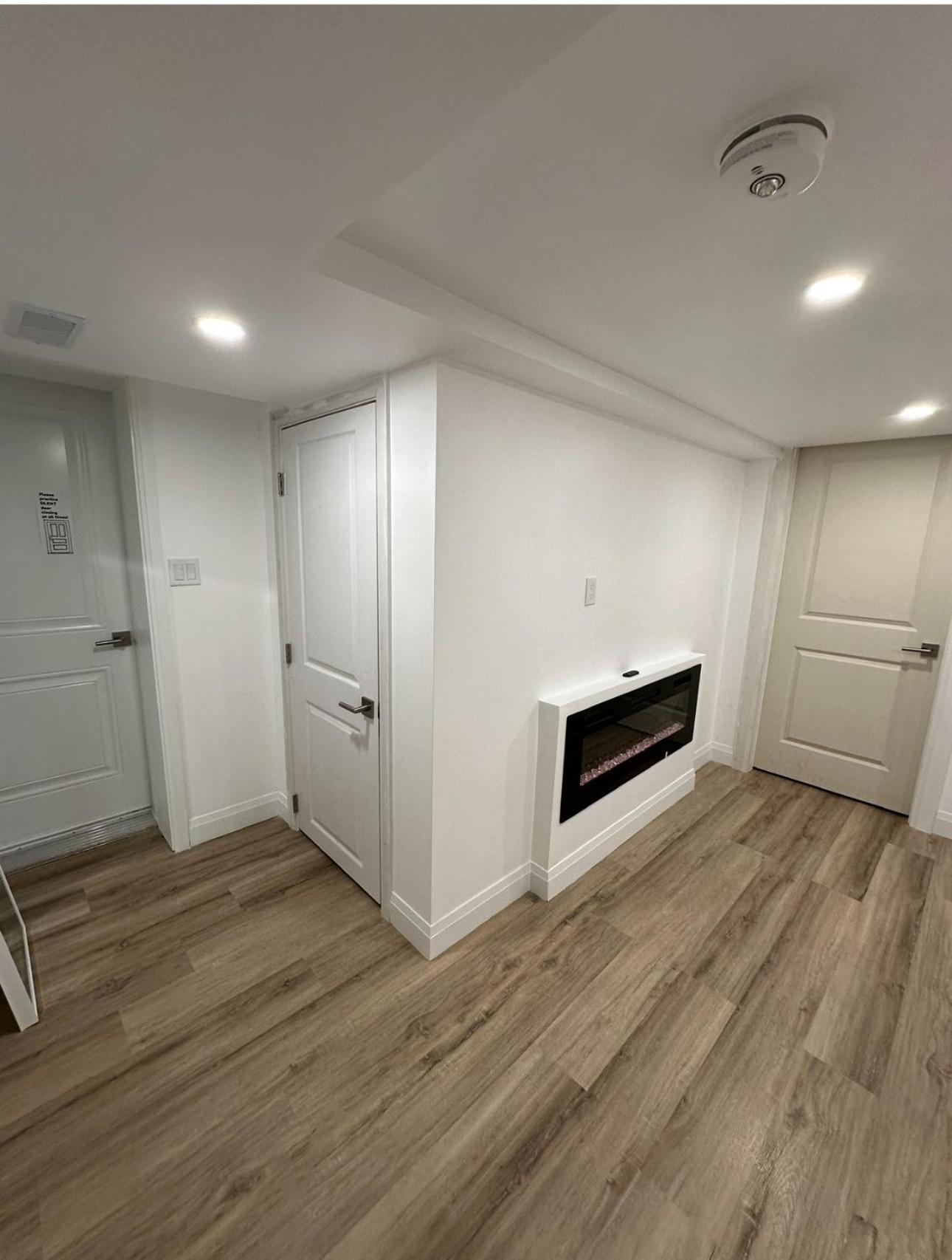 Pvt Studio Near Waterloo Airport & Minutes to Downtown Basement unit