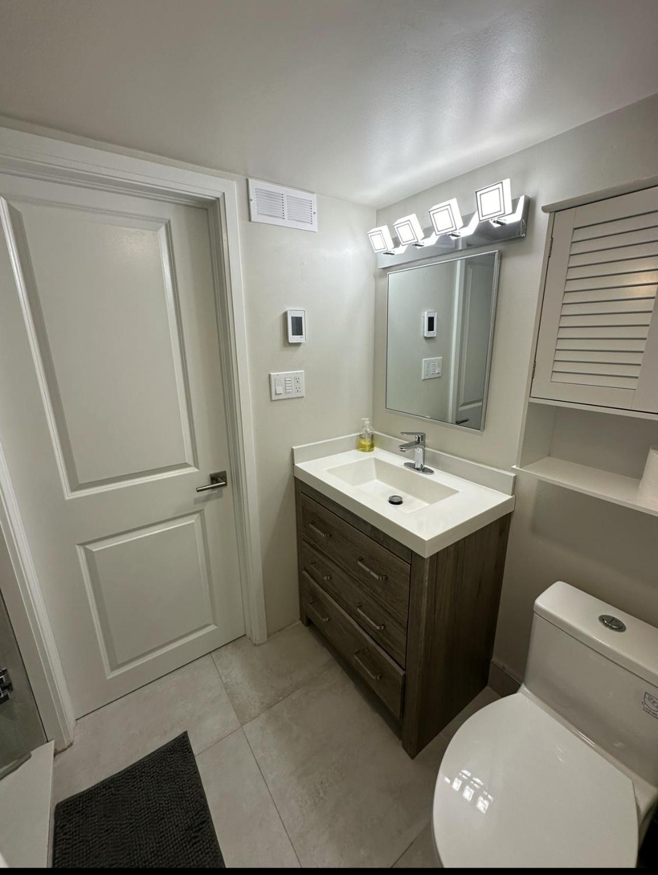 Pvt Studio Near Waterloo Airport & Minutes to Downtown Basement unit