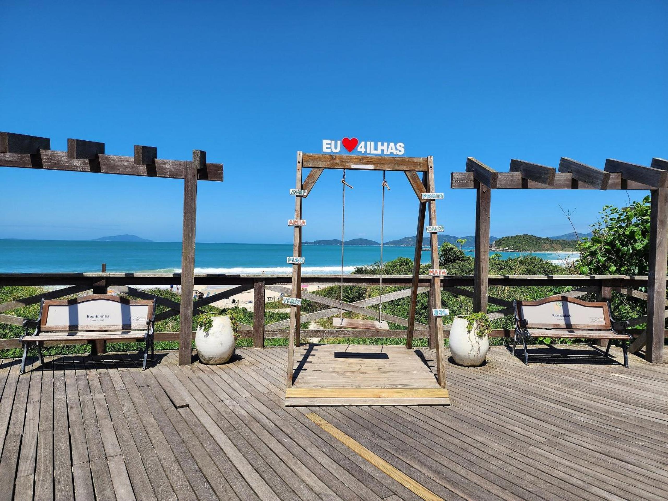 Lindo e com piscina, 100m 4 Ilhas, 3 quartos, 2 vagas, até 7 pessoas