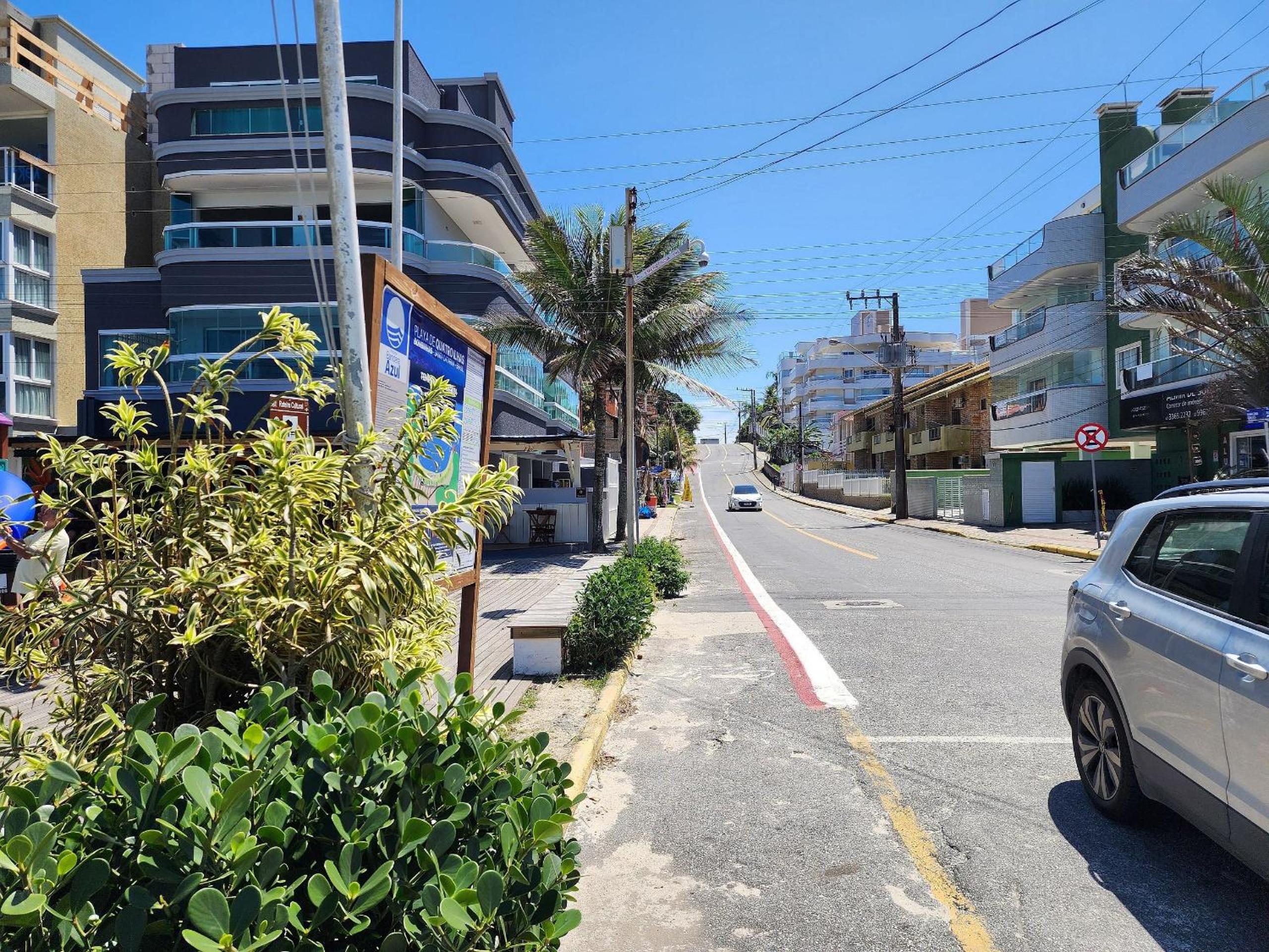 Lindo e com piscina, 100m 4 Ilhas, 3 quartos, 2 vagas, até 7 pessoas
