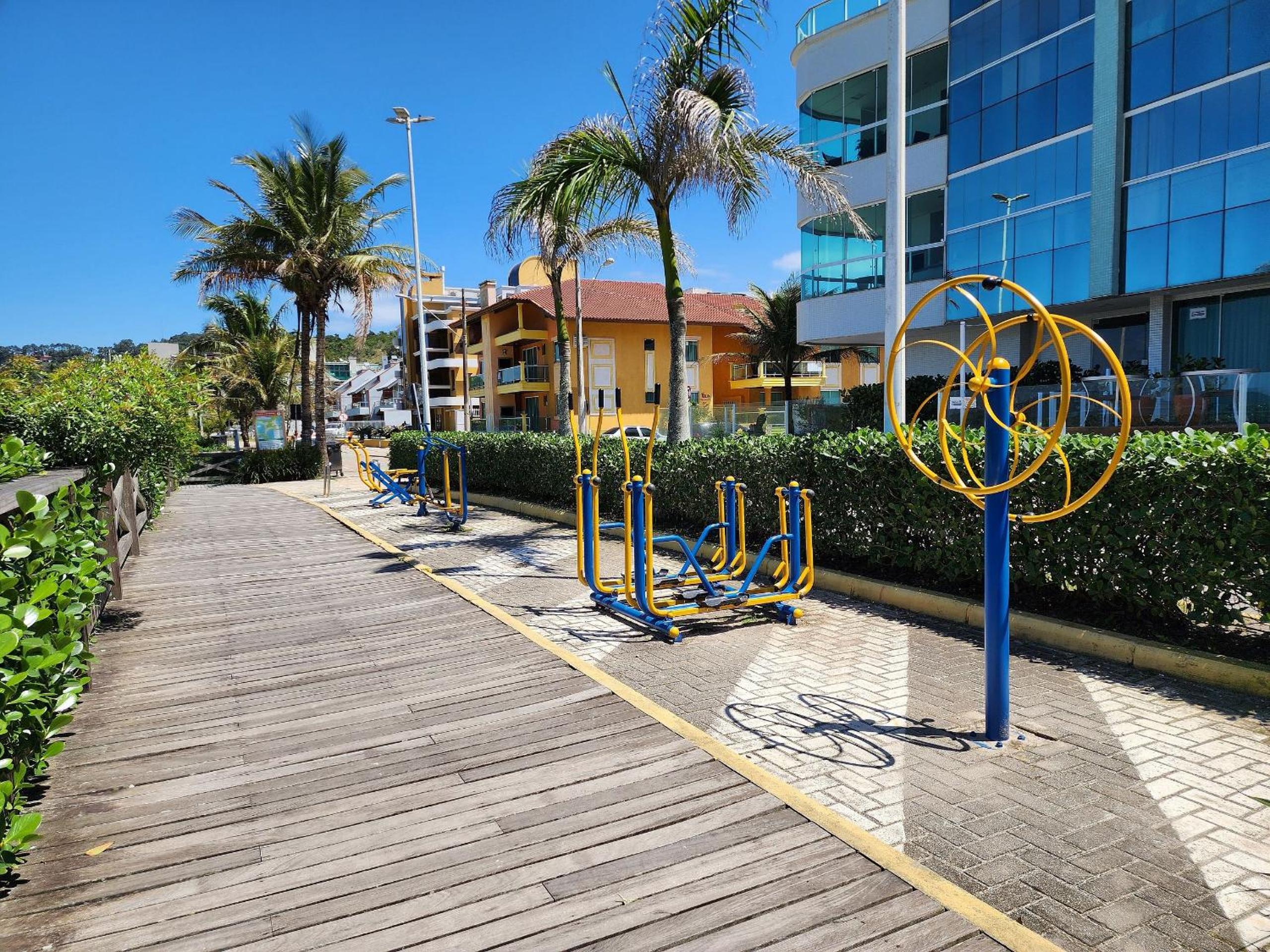 Lindo e com piscina, 100m 4 Ilhas, 3 quartos, 2 vagas, até 7 pessoas