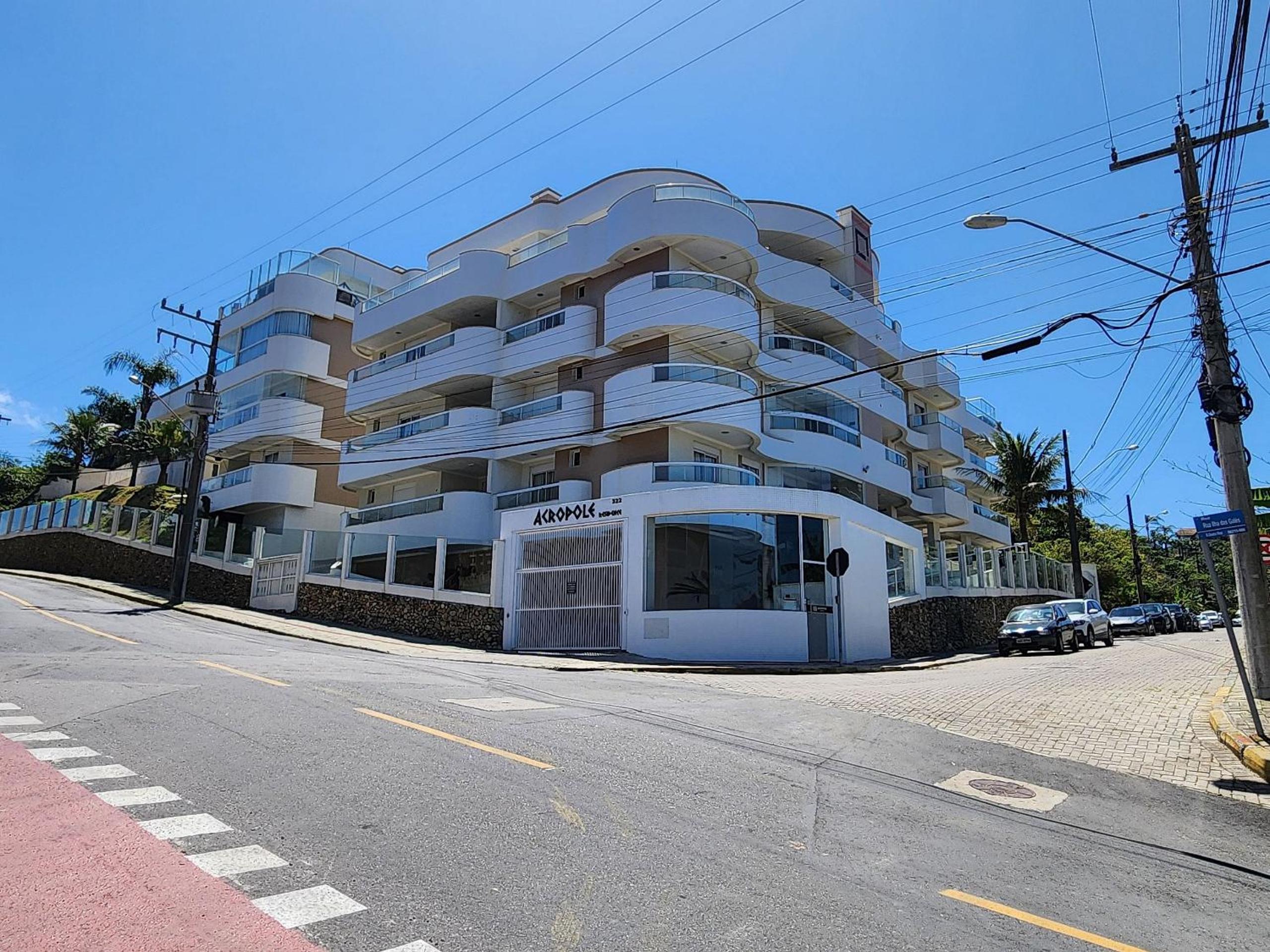 Lindo e com piscina, 100m 4 Ilhas, 3 quartos, 2 vagas, até 7 pessoas