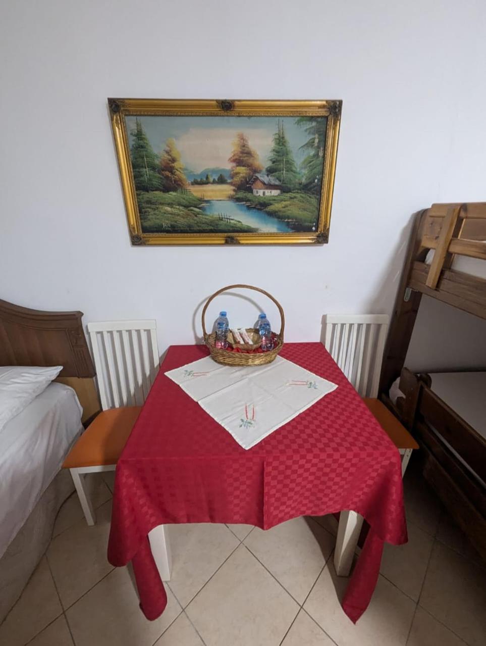 Zhizelle Xhamllik'Apartment