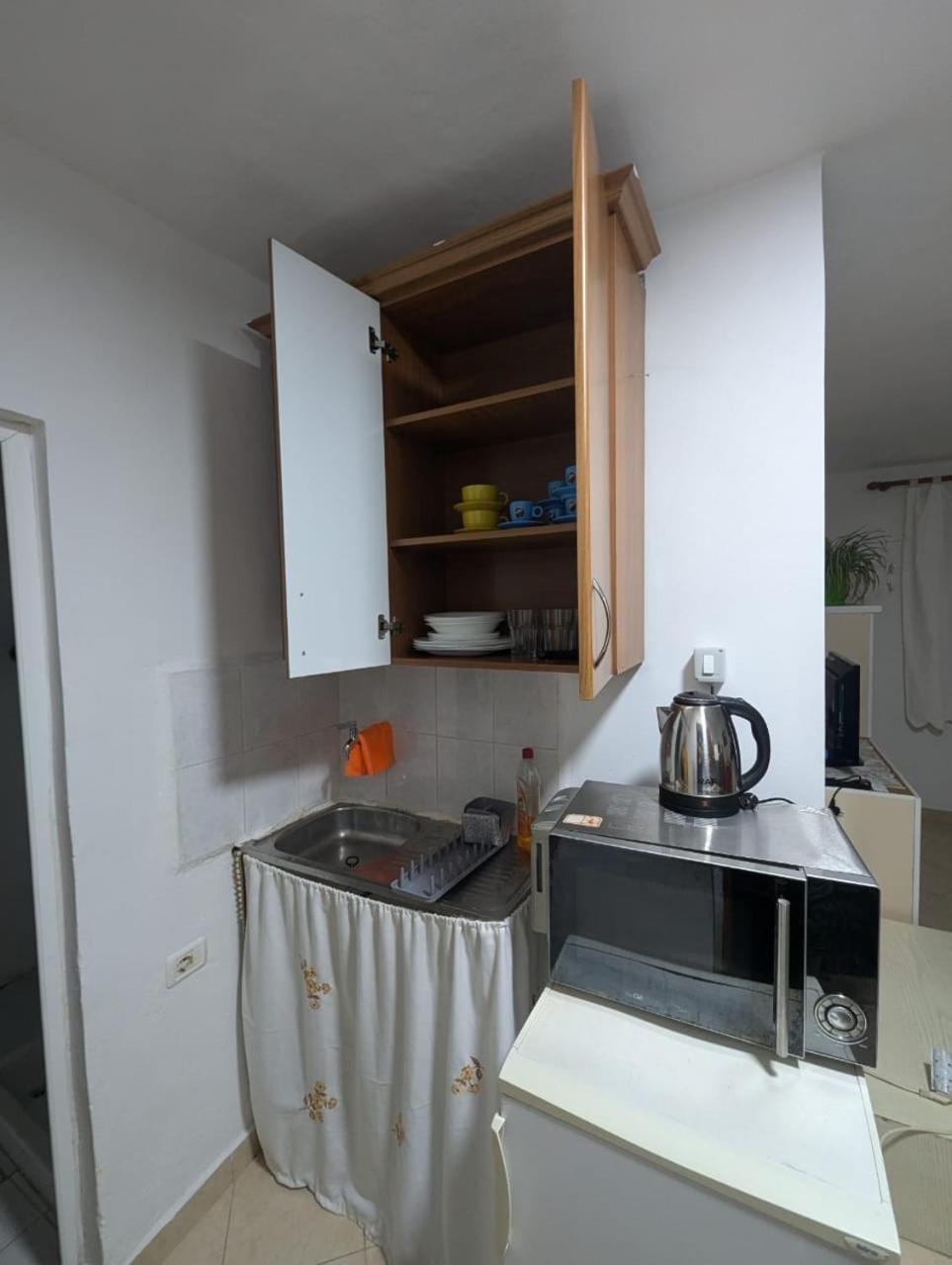 Zhizelle Xhamllik'Apartment