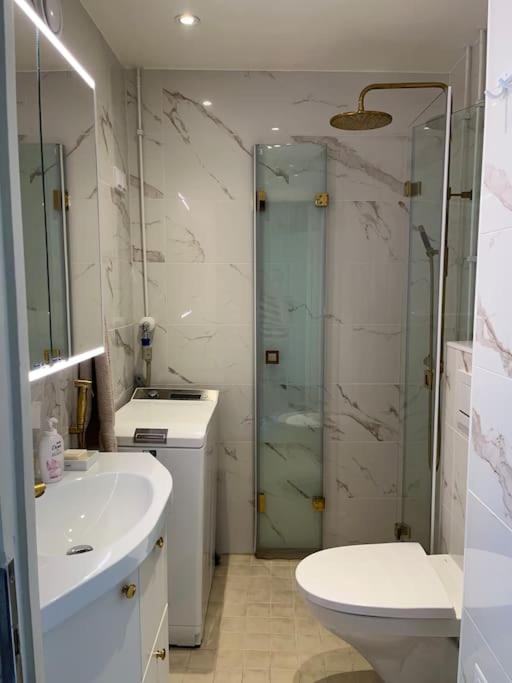 Spacious three rooms and kitchen in Hakaniemi