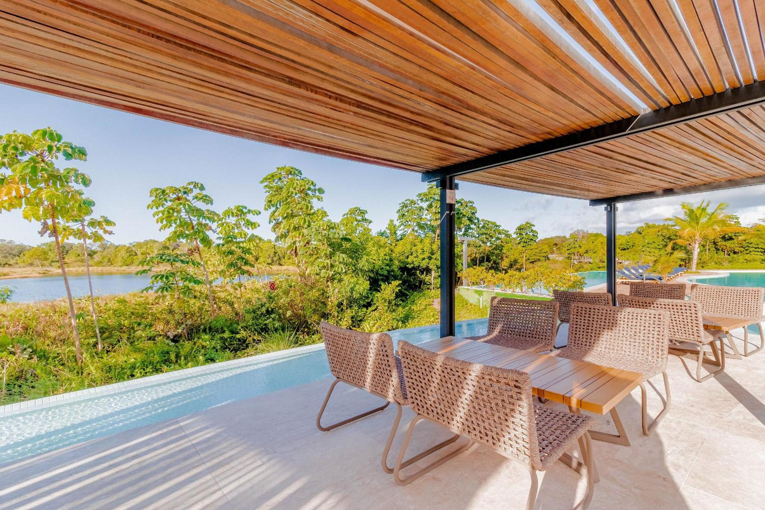 PF58 Casa Alto Luxo 6 Suítes - Praia Bella, com acesso exclusivo à praia!