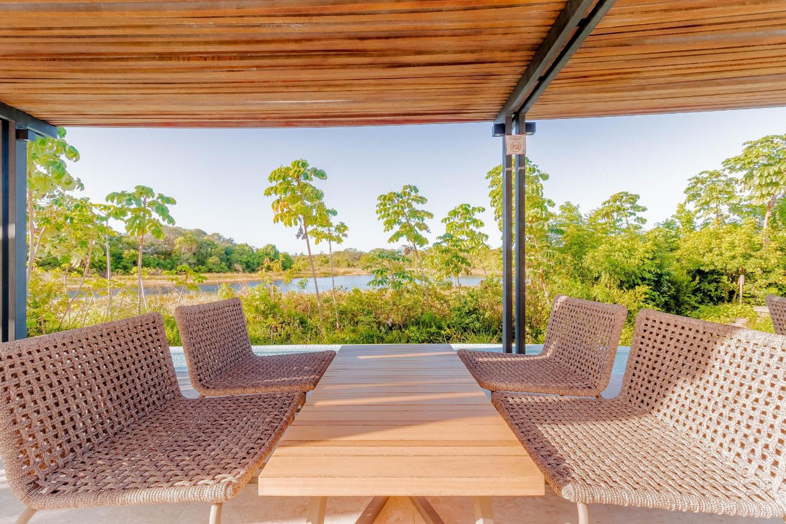 PF58 Casa Alto Luxo 6 Suítes - Praia Bella, com acesso exclusivo à praia!